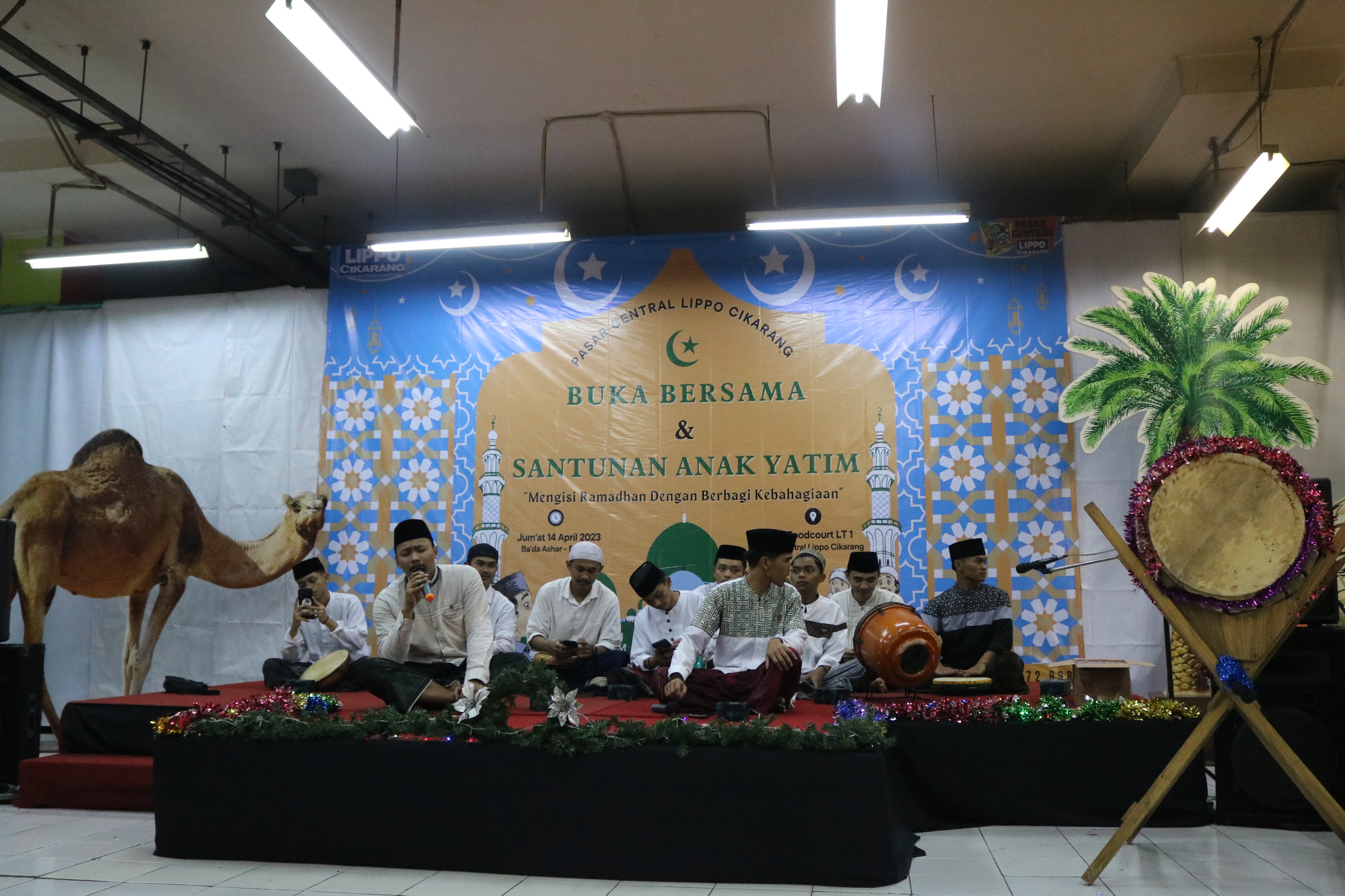 Buka Puasa di Pasar Central Lippo Cikarang Bersama Anak Yatim